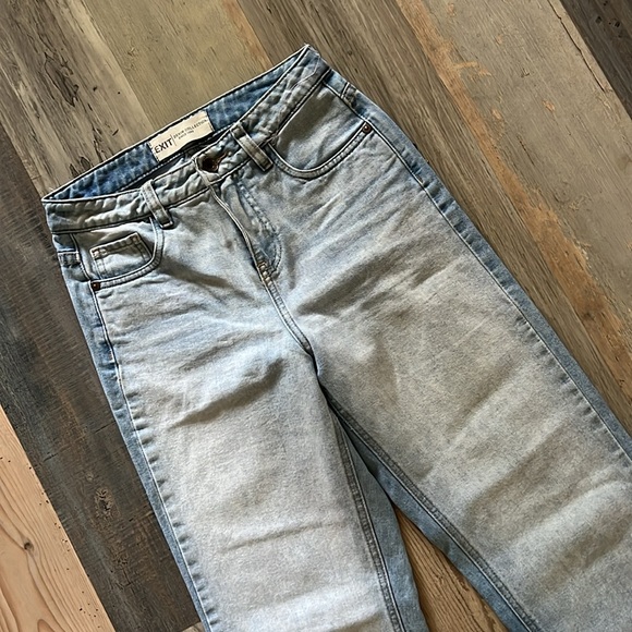 Original Denim by EXIT Jeans in Light Wash with Embroidered Back Pocket Size: 26 - Picture 3 of 16